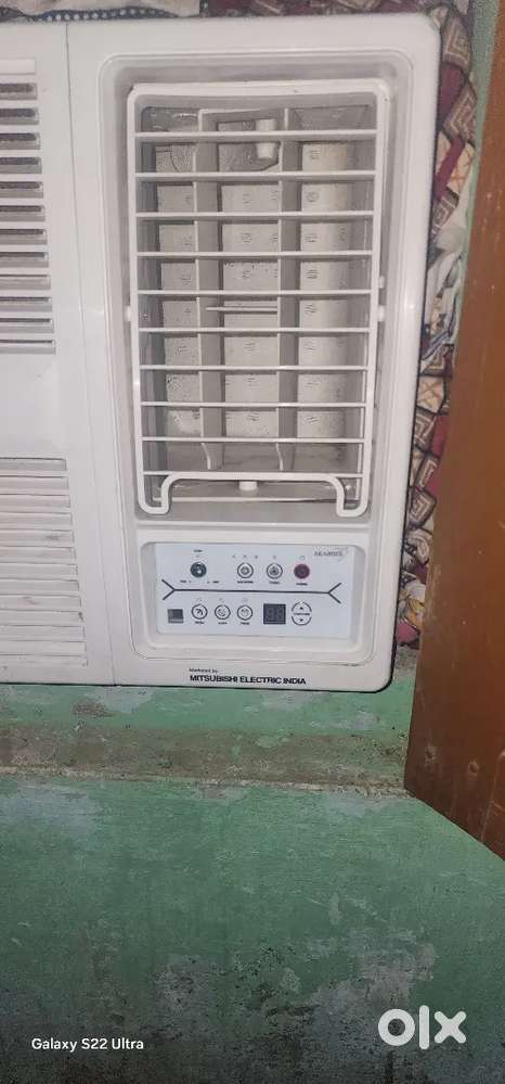 window AC mitsubishi akabishi model 1.5 ton new condition 2 year old