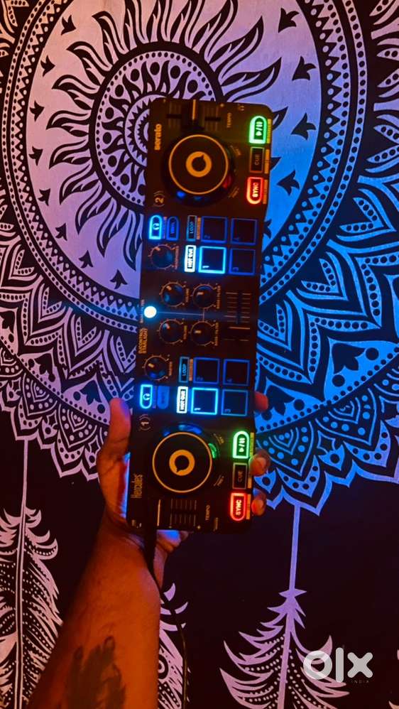 DJ controller Hercules Starlight.