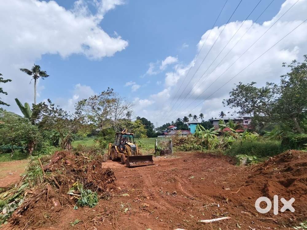 Suitable for house construction,year round well water,town closeby