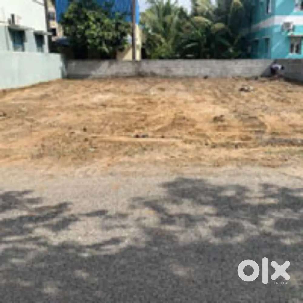 Spacious 100 guz plot for rent