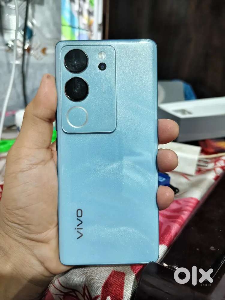 V29 pro 8+8 256 kuch bhi problem nahi bill box charger hai