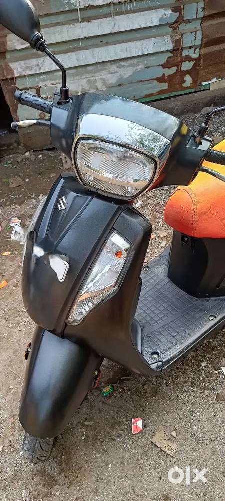 suzuki access 125 top variant (disc ,alloy , USB port)