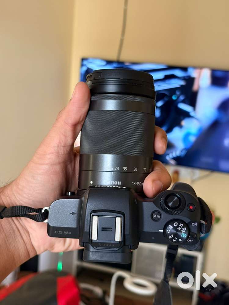 Canon M50 Mark I with kit lens + 50mm f1.8 lens + 128GB SD cars