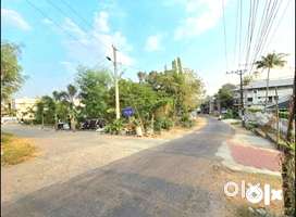 30 CENT ORGINAL LAND IN KAKKANAD ADARSH SCHOOL NEAR THUTHIYOOR ROUTE