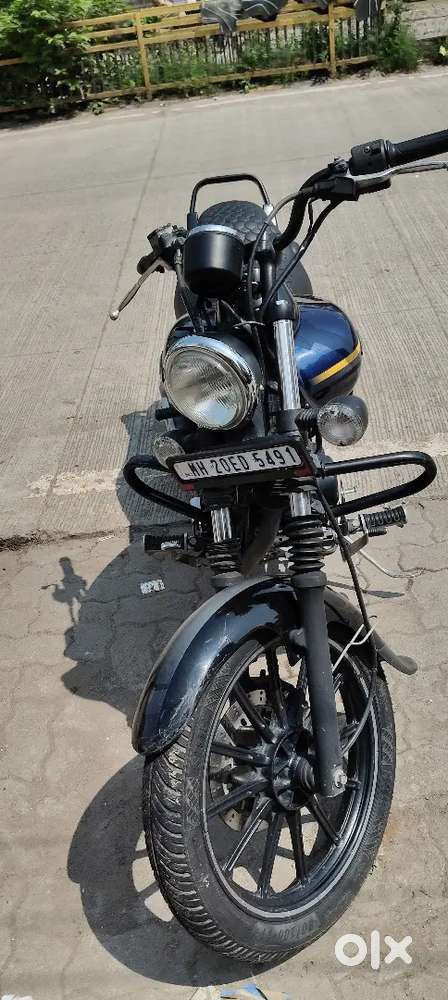 Bajaj avenger 150 street