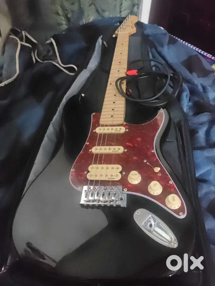 Sqoe electric guitar Stratocaster  Spain brand with cable