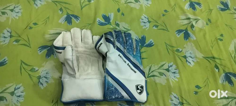 Sg new wicket keeping gloves 1 month old