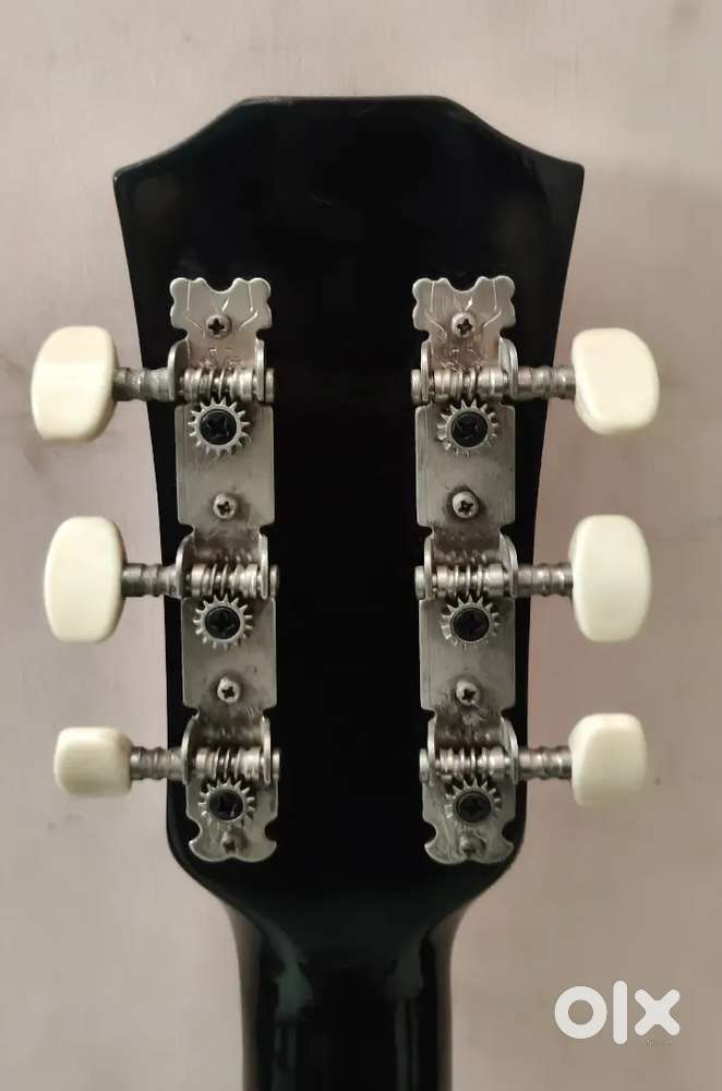 Black Acoustic Guitar in Good Condition – Ready to Play!