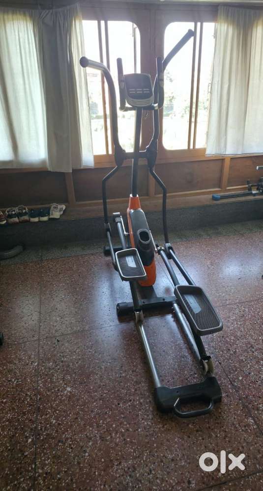 Cross tranier