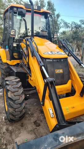 JCB 4X4 74HP NEW CONDITION 2023 AUGUST