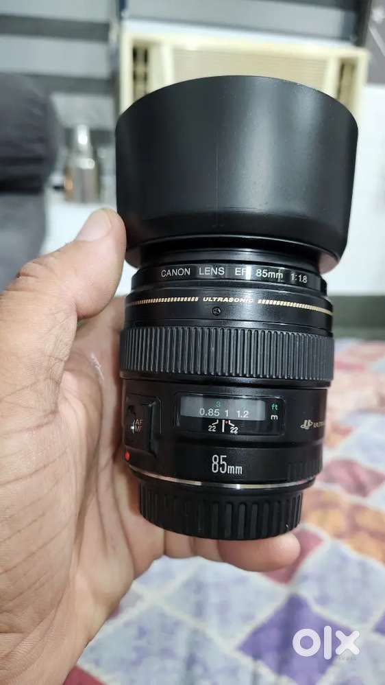 Canon 85 mm f /1.8 ef lens