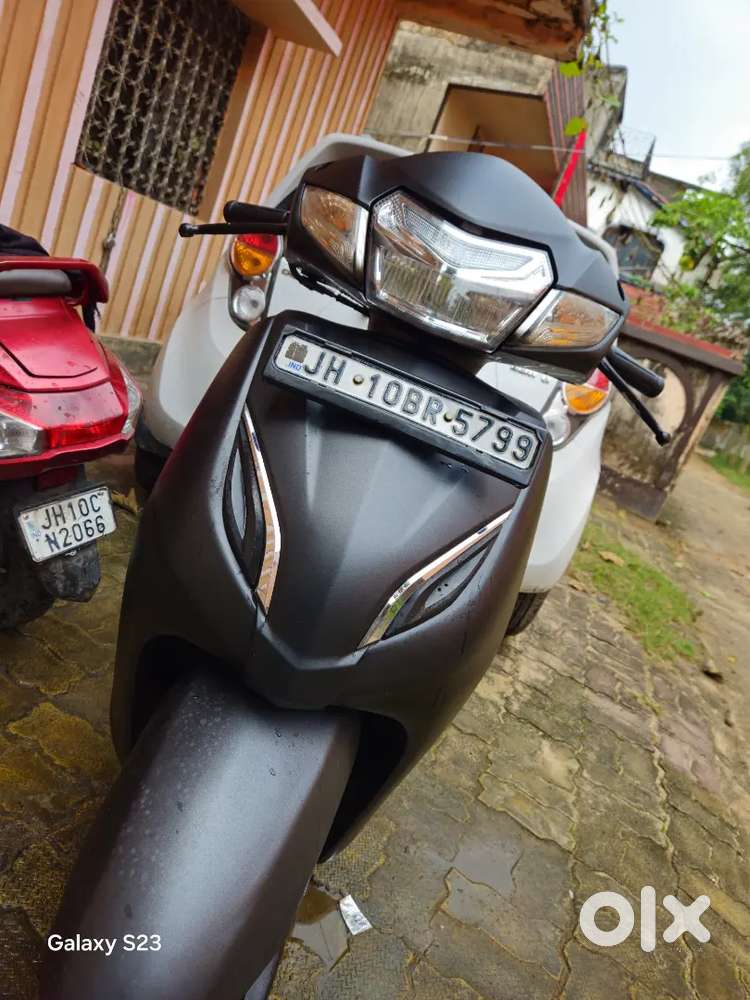 Fix price Activa 5g one condition mate black