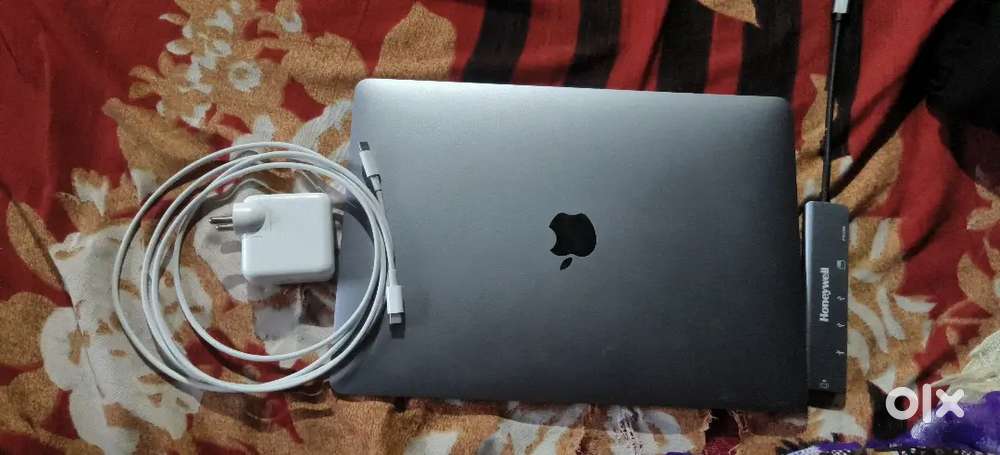 Apple laptop