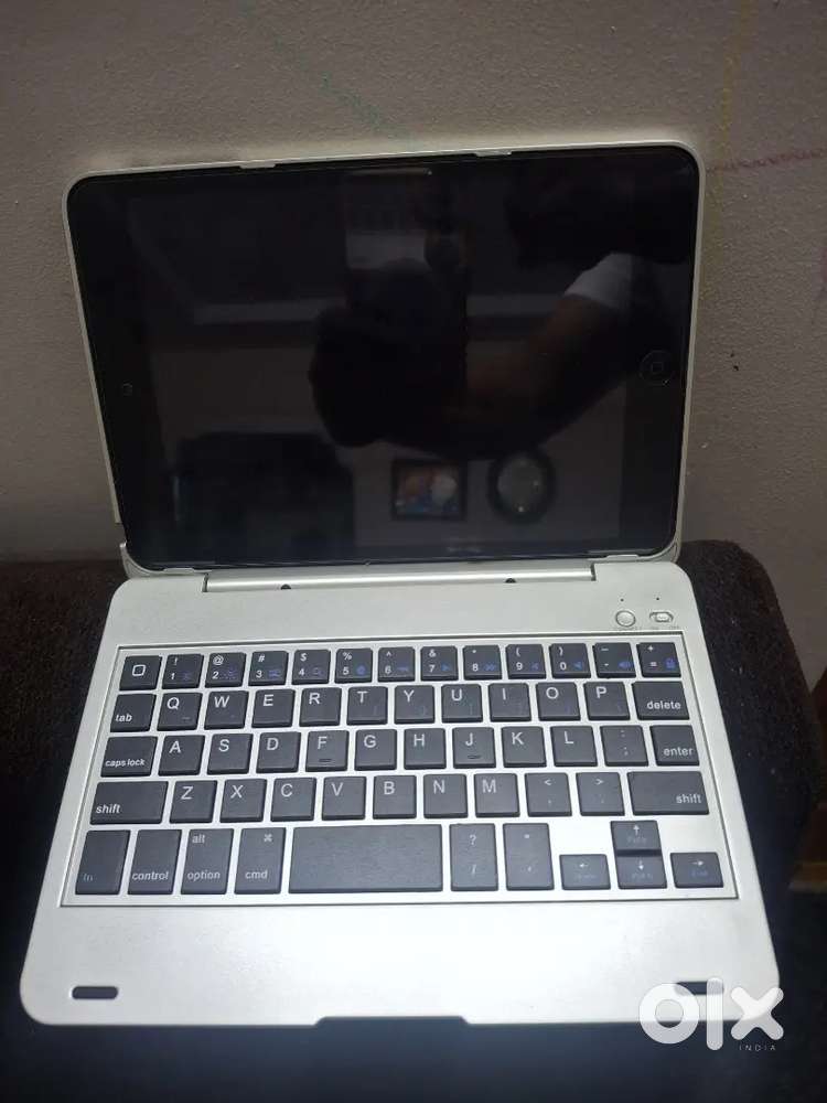 Ipad mini 2 with wireless keyboard