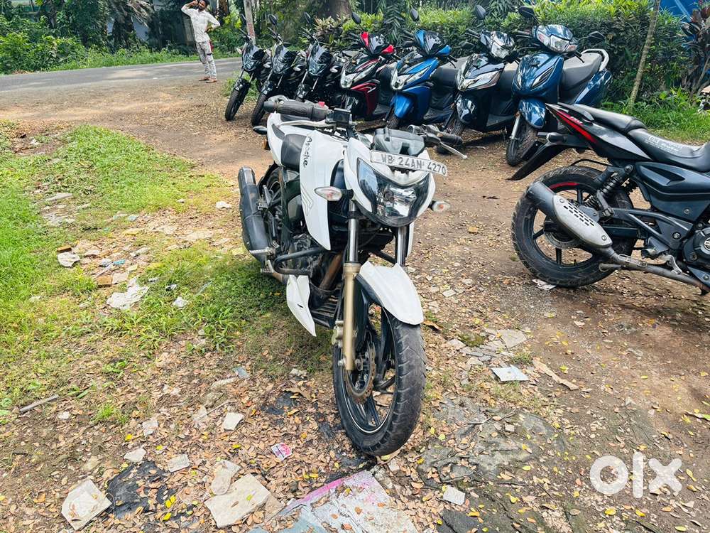 Full  mint condition Apache RTR 200