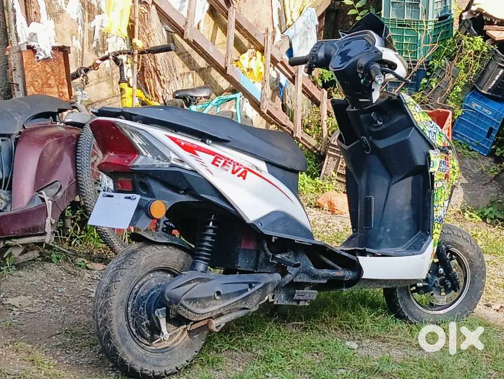 Eva electric scooty top speed 25 full charge pa 30 kilometer chal te h