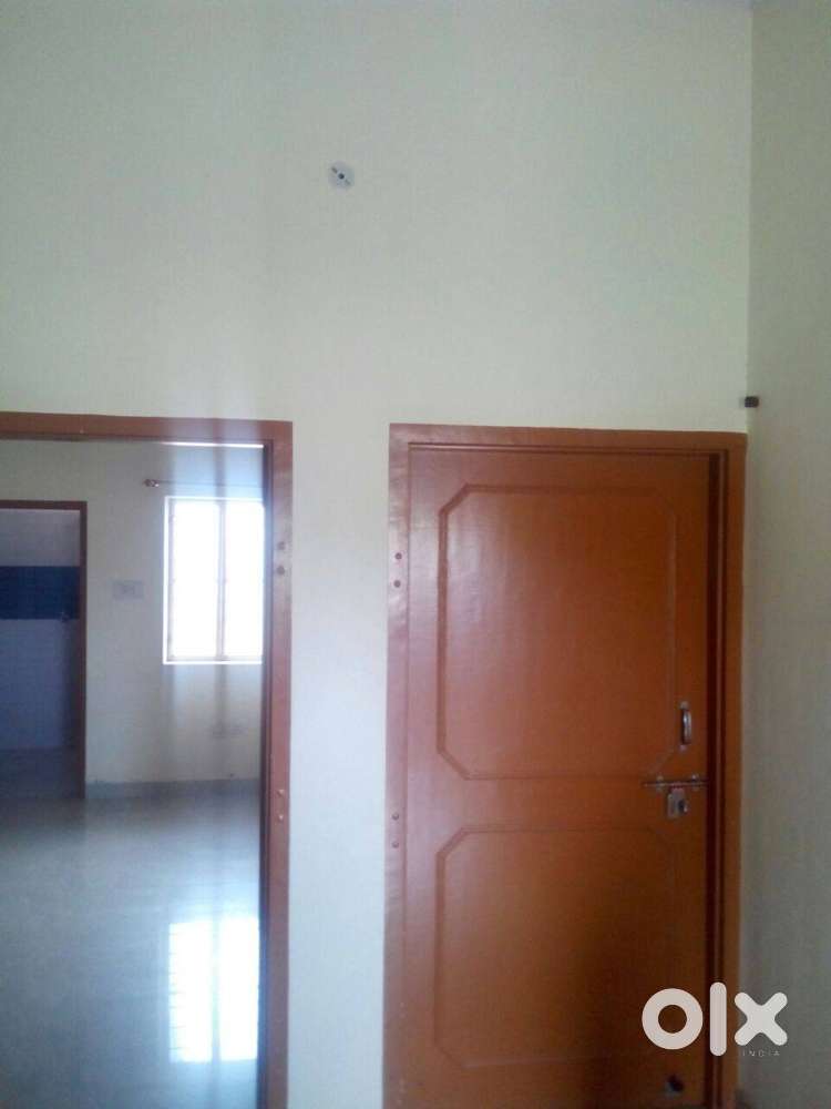 2 bhk indeendent builder floor in amrit nagar vijay path