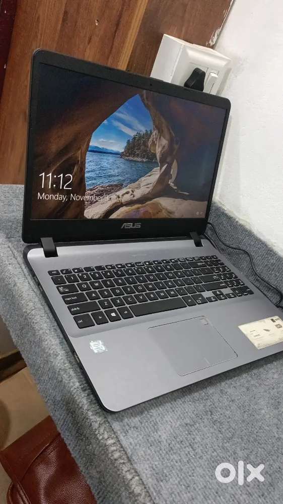 *Asus*Intel Core i3 7 th Gen.* *8 GB Ram* *256 GB SSD**15.6 Display*