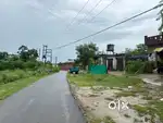 6 shops in front ghr hai dukan ke upr