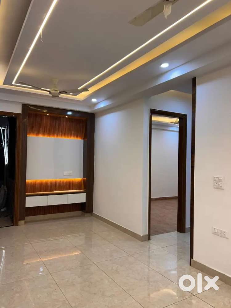 4 BHK CENTRAL NOIDA 70 LAC