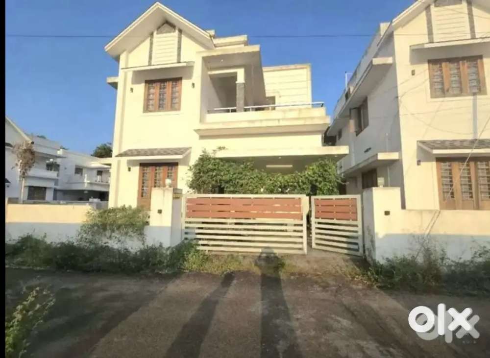 3BED ROOMS INDEPENDENT HOUSE 8N THATTAMPADY NEAR ALUVA PARAVUR ROUTE