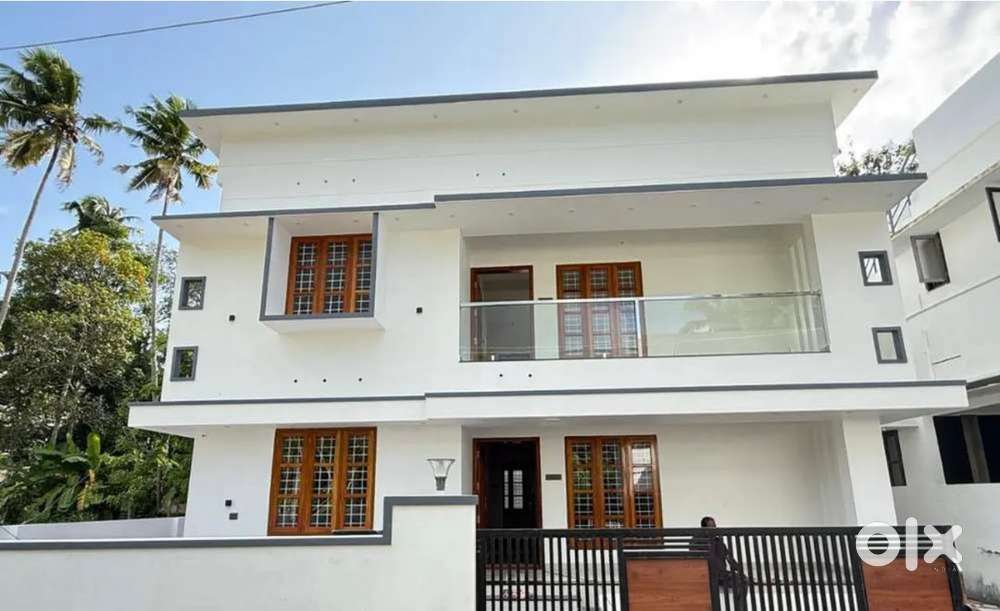 5.2cent new house sale at Kariyavattom pullannivila 2200sq4bh 1.10lakh