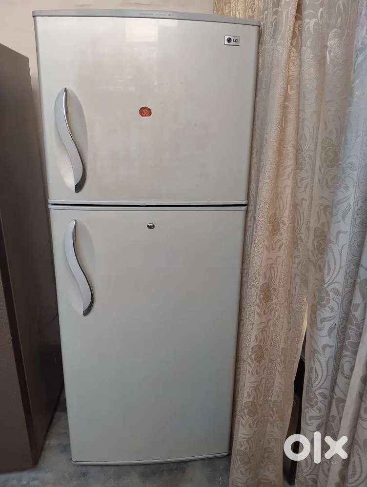 LG 460 litre 4 star Frost free double door refrigerator