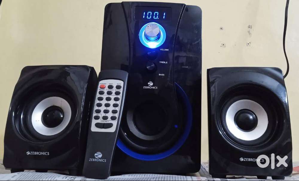 Audio Sub Woofer With Accessories.  Good Condition.