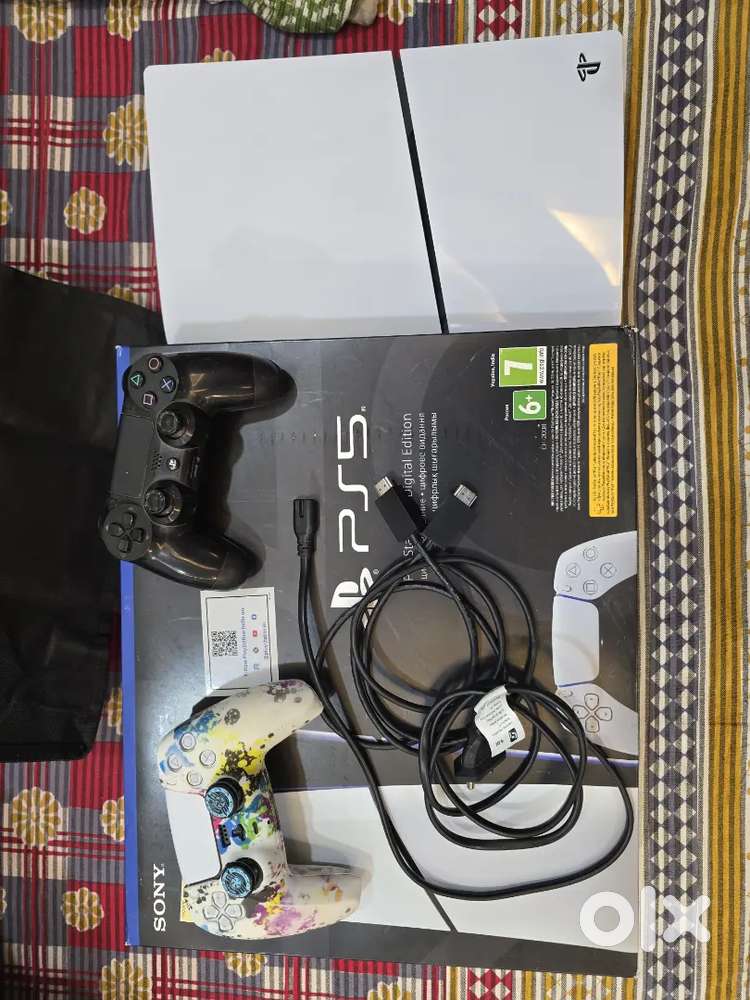 Ps5 digital edition one year used in new condition