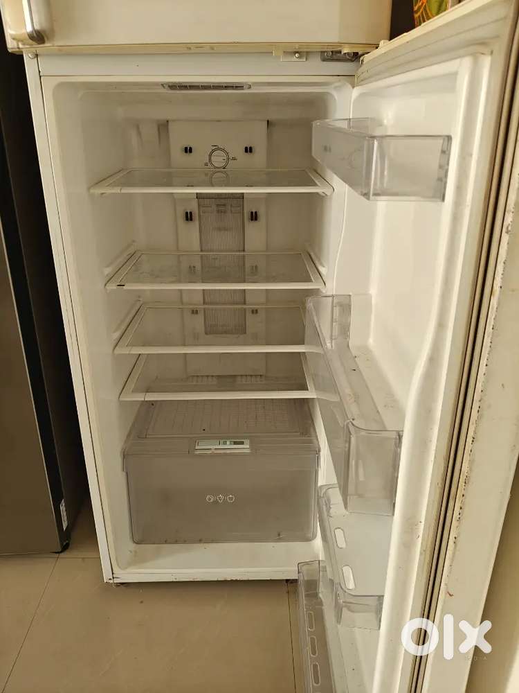 Lg fridge 290 Litre Double Door Cream Colour in working condition