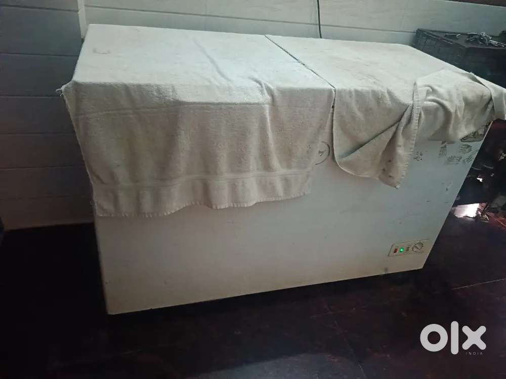 रेफ्रिजरेटर पर गोदरेज
