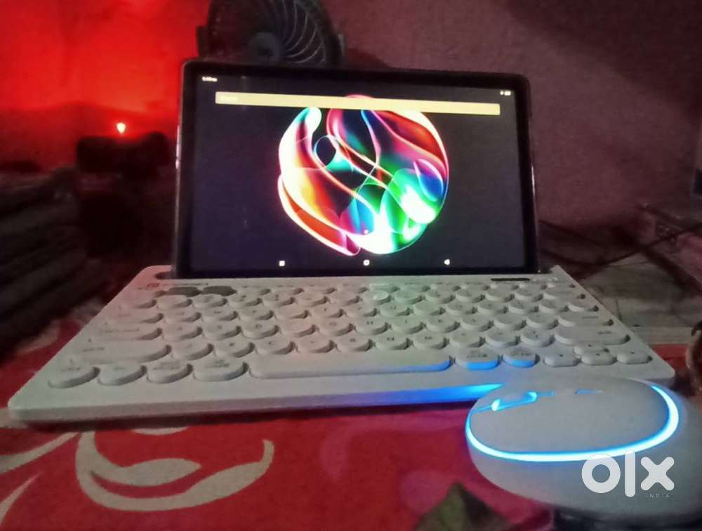 Realme tablet  with keyboard and mouse