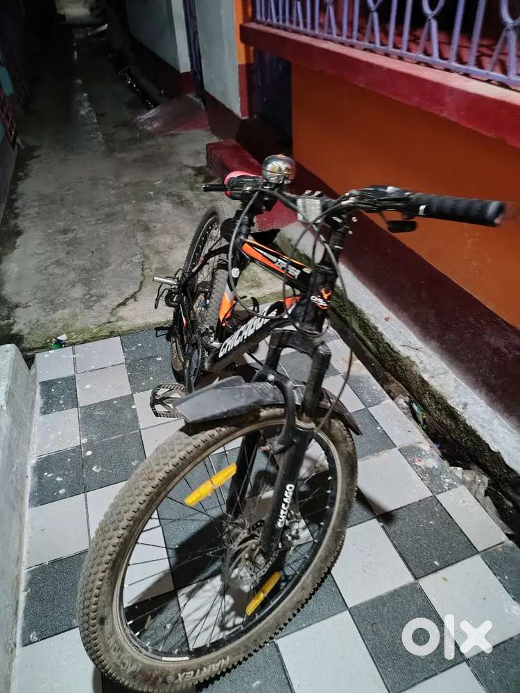 Chicago bike (21 speed) full everything is fine and working and cycle