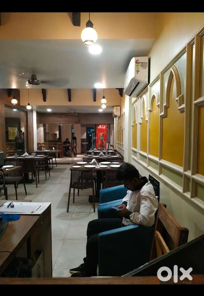 कैशियर, वेटर, हेल्पर, ऑफिस बॉय की ज़रूरत है, अनुभवी और फ्रेशर