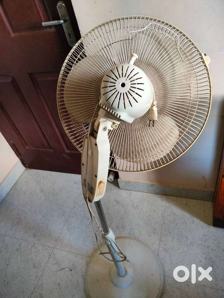 Usha tower fan and tea table