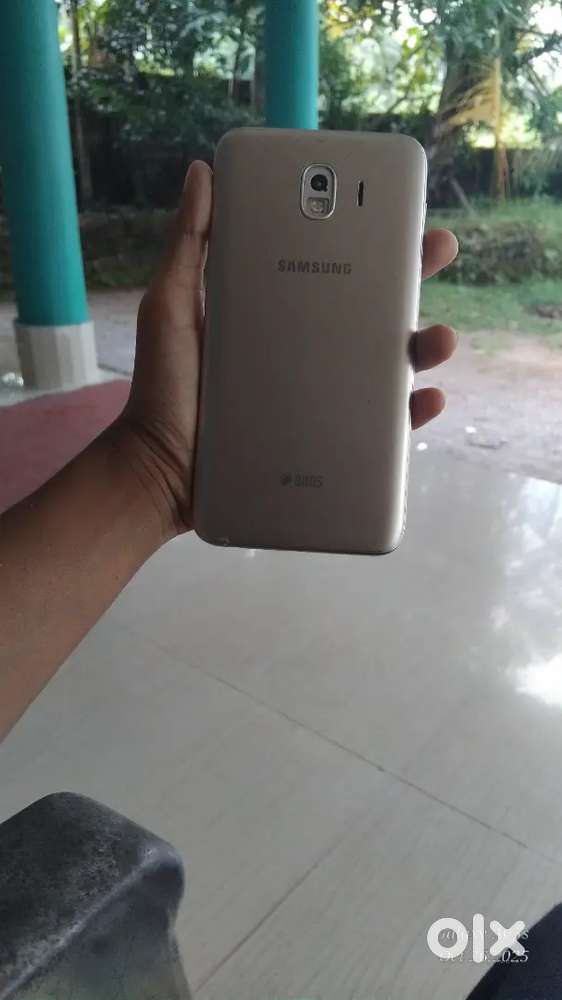 Samsung j4