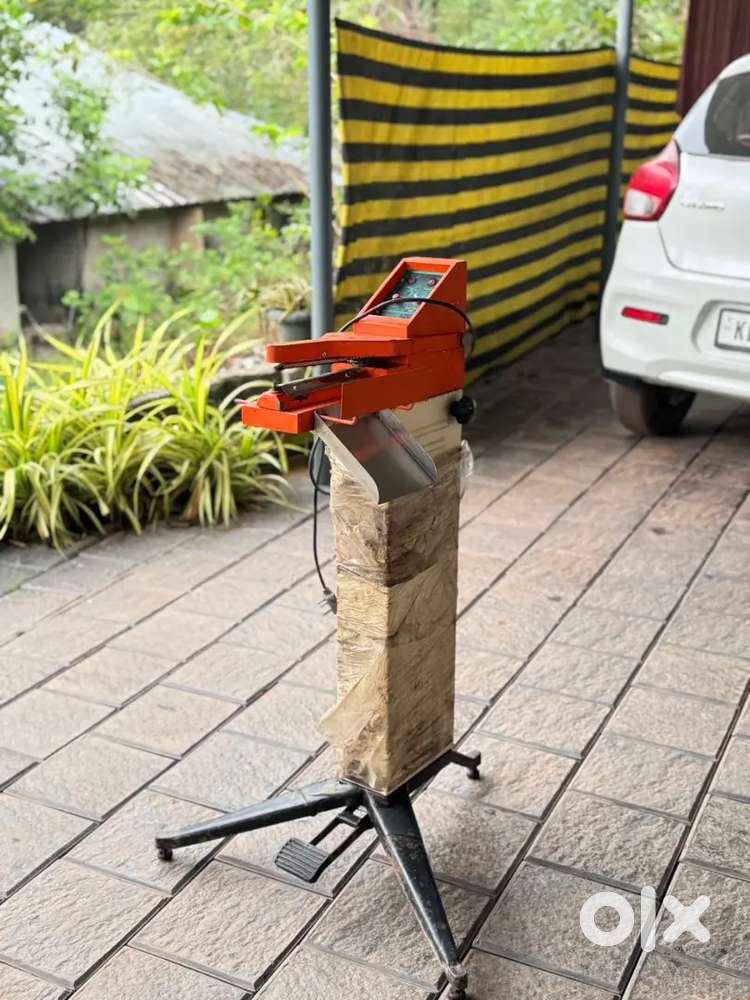 Foot sealing machine