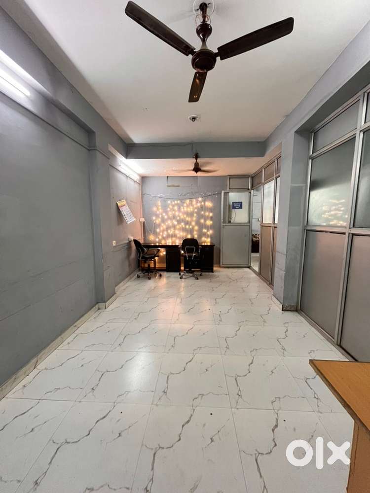 Ravi properties manduadih 850sqft Office for Rent Chetganj Lahurabeer