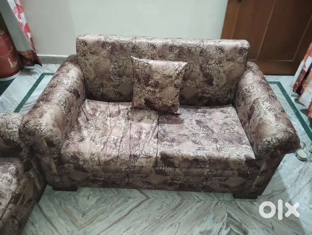 Sofa set 3+ 2 with square table