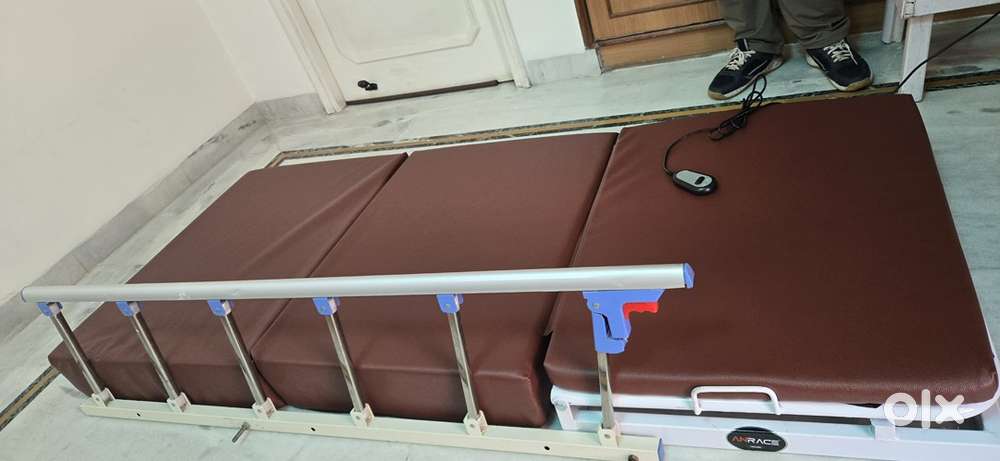 Motorized bed (including mattress & movable railing)