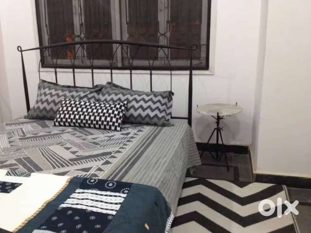 Good as New: Well-Designed Black Iron Double Bed (Free Mattress!)