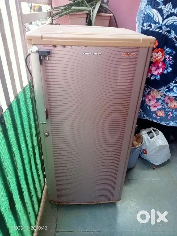 Kelvinator single door fridge Rs2000