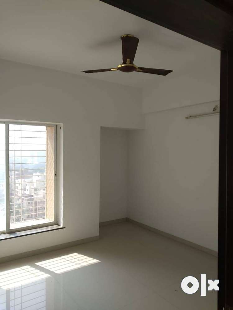 2 Bhk With Kitchan Trolly Flat For Rent Near By Magarpatta