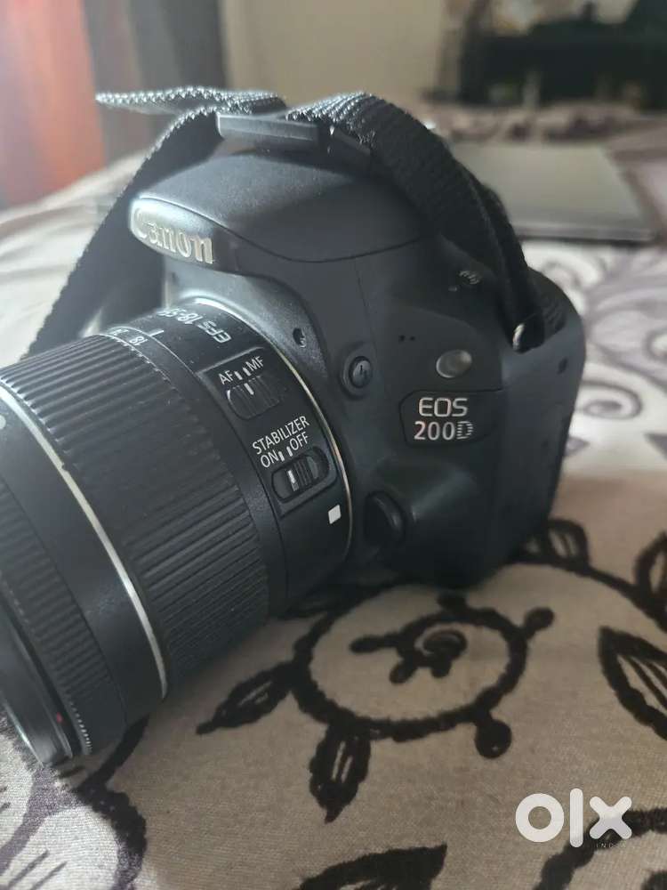 Canon 200D touch screen DSLR