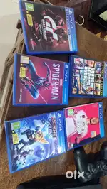 Ps4 Silm 1 tb with 5 games and 2 controllers
