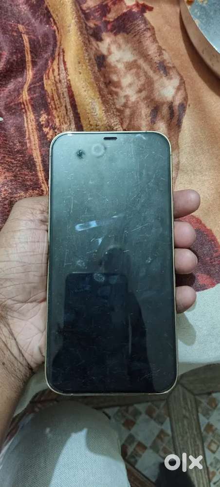 iphone 12 screen scratch