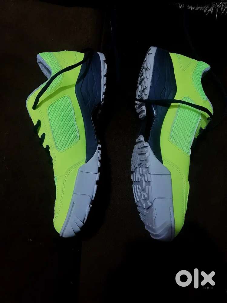 Decathlon flx cs500 cricket shoe size uk 8.5 Brand new.