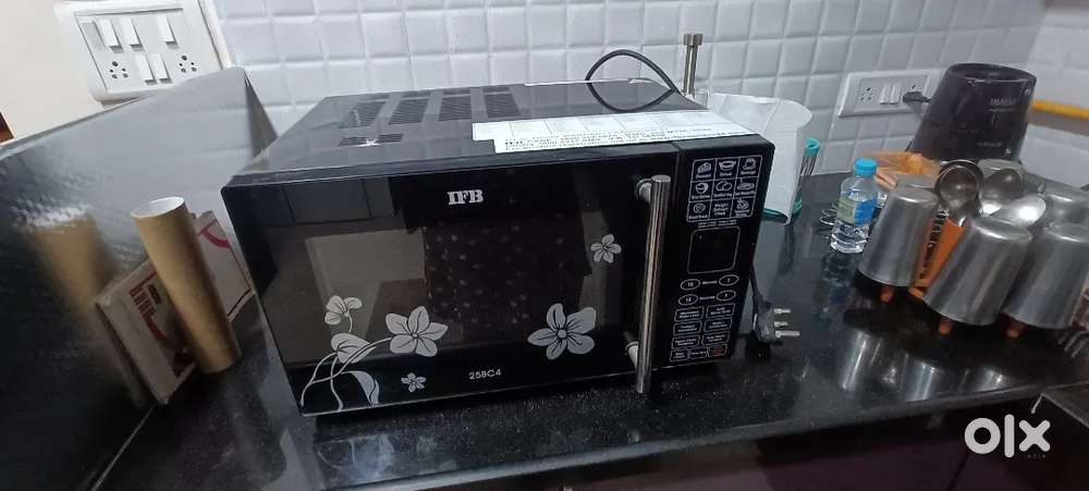 Microwave oven with Convection