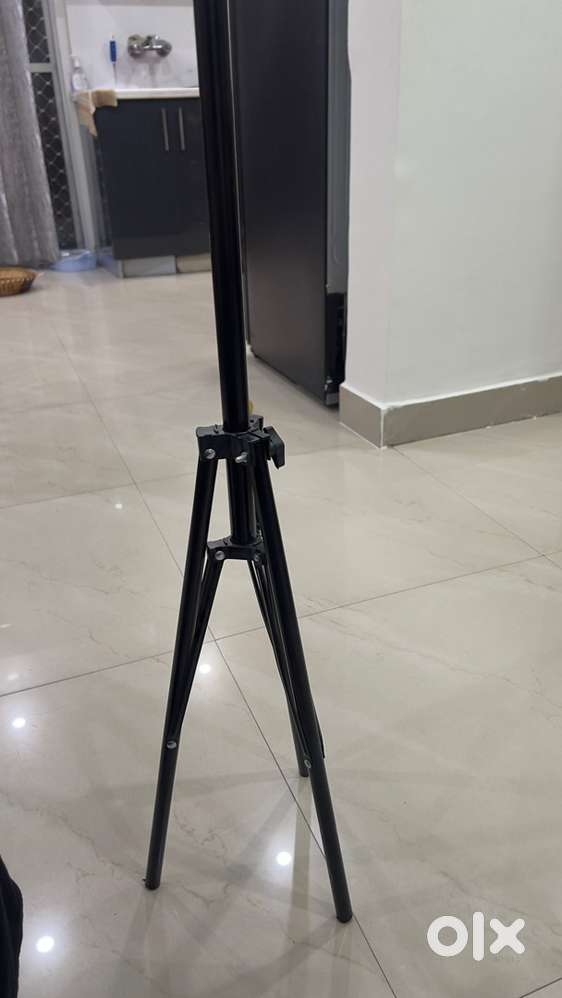 Sturdy adjustable tripod stand for ring light/softbox/photography