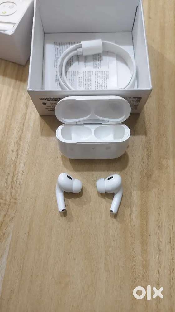 Apple AirPods Pro – Genuine, Excellent Condition + Charging Wire